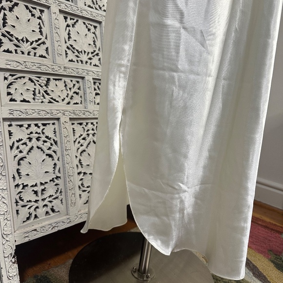 Vintage Intimo Amore Cream Ivory Beaded V Neck Slip Nightgown Sz Medium - Picture 2 of 7